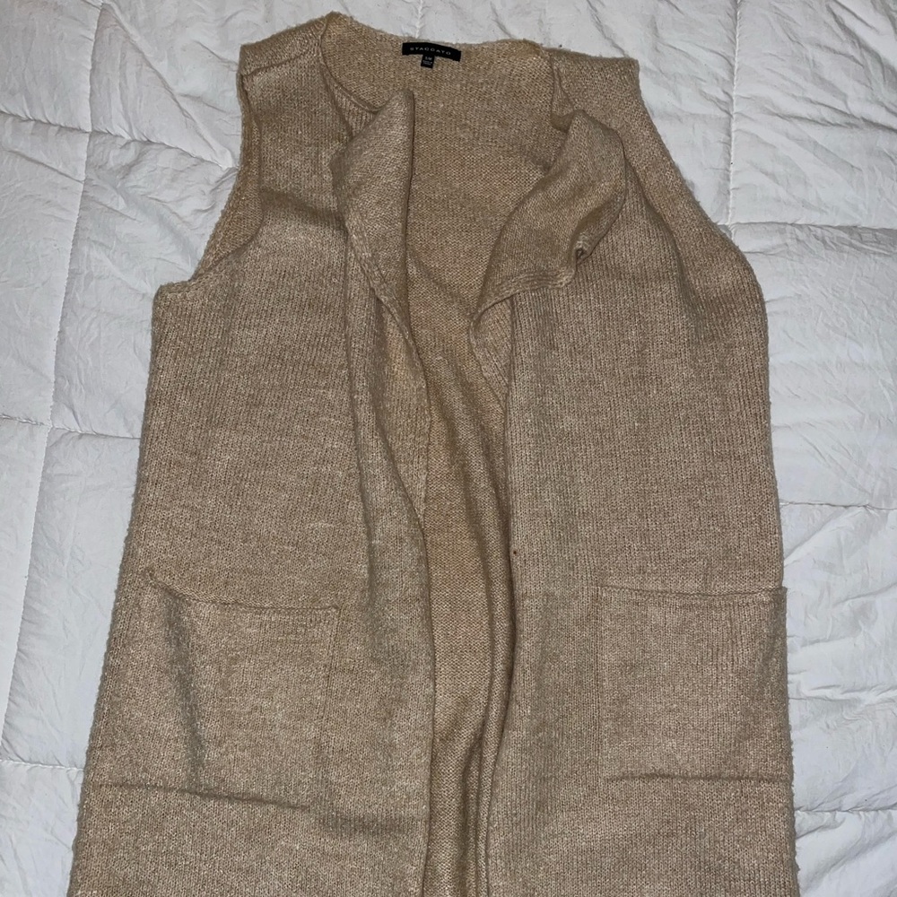 Sleeveless cardigan